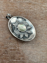 Load image into Gallery viewer, Double sided Jewel Cat with Abalone shell