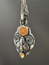 Load image into Gallery viewer, Bee pendant 2