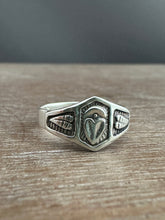 Load image into Gallery viewer, Heart ring