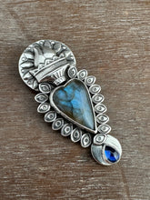 Load image into Gallery viewer, Labradorite Sacred Heart pendant