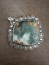 Load image into Gallery viewer, Large Prudent Heart Agate Pendant