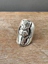 Load image into Gallery viewer, Cat ring size 7.5