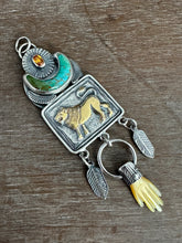 Load image into Gallery viewer, Golden Lion