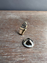 Load image into Gallery viewer, Plant pin