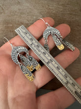Load image into Gallery viewer, Small Patterned dangle earrings