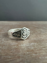 Load image into Gallery viewer, Cross ring