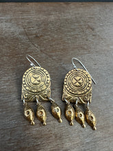 Load image into Gallery viewer, Textured Brass Arch Earrings