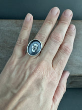 Load image into Gallery viewer, Flower ring (size 7)