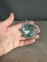 Load image into Gallery viewer, Large Prudent Heart Agate Pendant