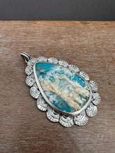 Load image into Gallery viewer, Plume agate doublet lace medallion