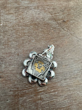 Load image into Gallery viewer, Quartz Griffin medallion