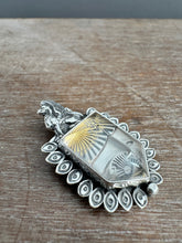 Load image into Gallery viewer, Quartz Griffin medallion
