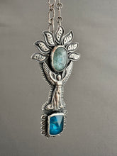 Load image into Gallery viewer, Angel with Aquamarine and Apatite