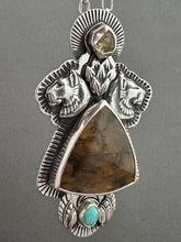 Load image into Gallery viewer, Lioness medallion