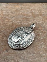 Load image into Gallery viewer, Double sided Jewel Cat with a golden sheen obsidian