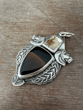 Load image into Gallery viewer, Lioness medallion