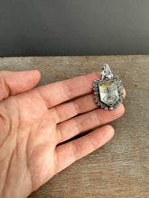Load image into Gallery viewer, Quartz Griffin medallion