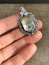 Load image into Gallery viewer, Quartz Griffin medallion