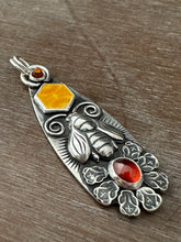 Load image into Gallery viewer, Bee pendant 1