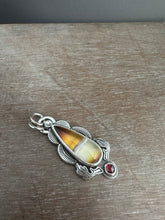 Load image into Gallery viewer, Agate with sunset colors pendant