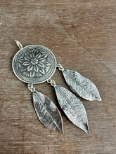 Load image into Gallery viewer, Feather Shield