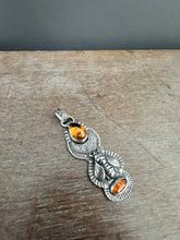 Load image into Gallery viewer, Moon Honey Bee Medallion