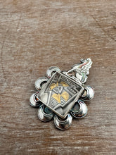 Load image into Gallery viewer, Quartz Griffin medallion