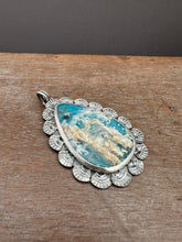 Load image into Gallery viewer, Plume agate doublet lace medallion