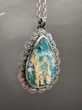 Load image into Gallery viewer, Plume agate doublet lace medallion