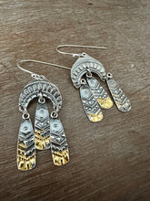 Load image into Gallery viewer, Small Patterned dangle earrings