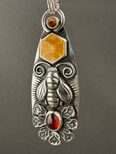 Load image into Gallery viewer, Bee pendant 1