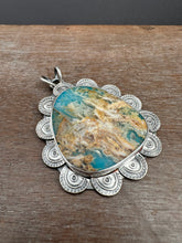 Load image into Gallery viewer, Plume agate doublet lace medallion