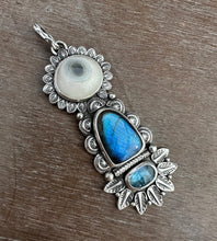 Load image into Gallery viewer, Elaborate Solar quartz pendant