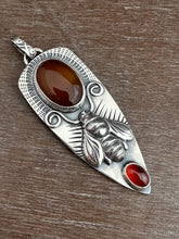 Load image into Gallery viewer, Montana Agate and Garnet Bee pendant
