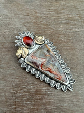 Load image into Gallery viewer, Lioness medallion