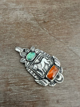 Load image into Gallery viewer, Lion medallion.