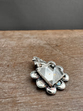 Load image into Gallery viewer, Quartz Griffin medallion
