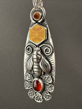 Load image into Gallery viewer, Bee pendant 1