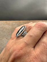 Load image into Gallery viewer, Fish ring size 7