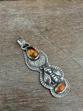 Load image into Gallery viewer, Moon Honey Bee Medallion