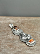 Load image into Gallery viewer, Moon Honey Bee Medallion