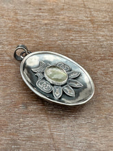 Load image into Gallery viewer, Double sided Jewel Cat with Abalone shell