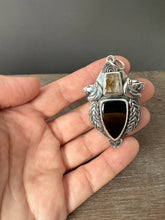 Load image into Gallery viewer, Lioness medallion