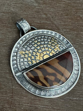 Load image into Gallery viewer, Australian Print Stone Medallion