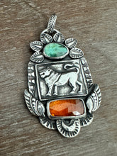 Load image into Gallery viewer, Lion medallion.