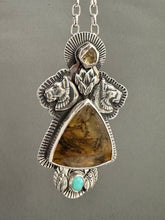 Load image into Gallery viewer, Lioness medallion