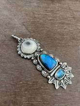 Load image into Gallery viewer, Elaborate Solar quartz pendant