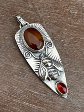 Load image into Gallery viewer, Montana Agate and Garnet Bee pendant