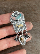 Load image into Gallery viewer, Golden Wandering Deer