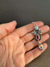 Load image into Gallery viewer, Bird pendant
